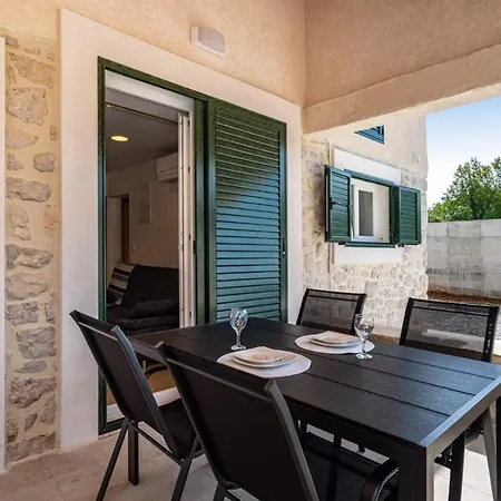 Holiday Home Zvone - Cozy And Comfortable Feriehus