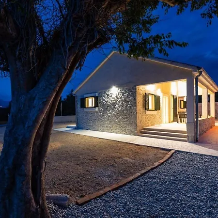 Holiday Home Zvone - Cozy And Comfortable Ferienhaus