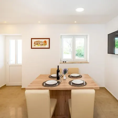Ferienhaus Holiday Home Zvone - Cozy And Comfortable