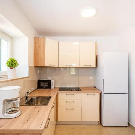 Holiday Home Zvone - Cozy And Comfortable Ferienhaus *