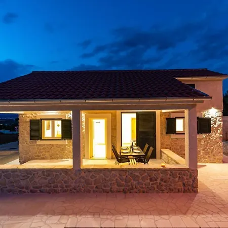 Holiday Home Zvone - Cozy And Comfortable * Novigrad (Dalmatia)