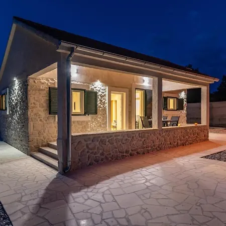Holiday Home Zvone - Cozy And Comfortable *
