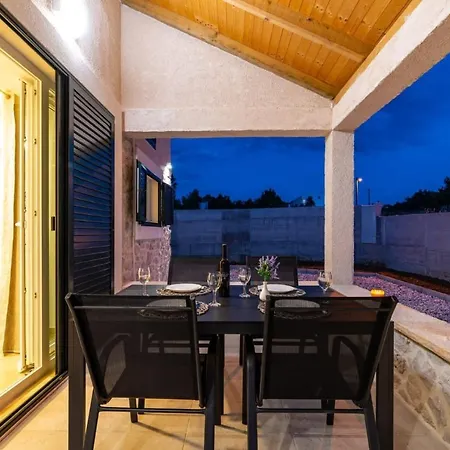 Holiday Home Zvone - Cozy And Comfortable * Novigrad (Dalmatia)